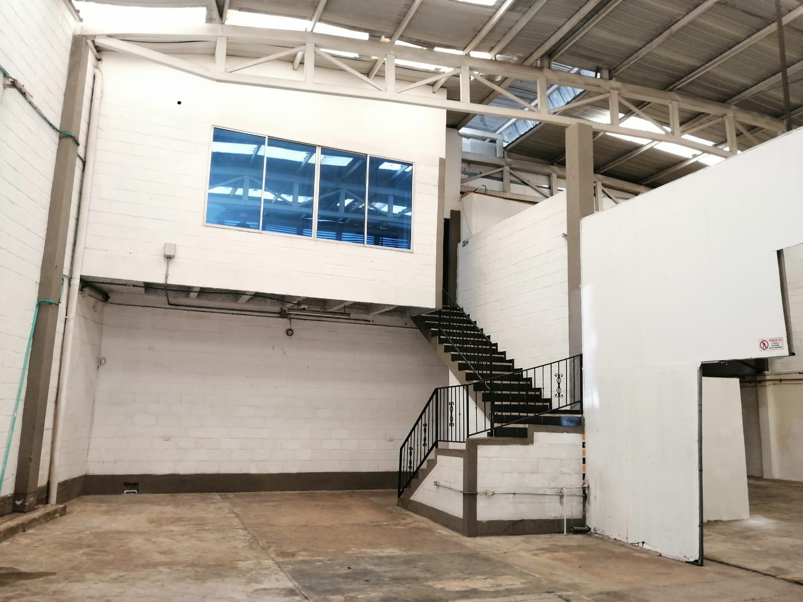 Bodega en arriendo Antioquia Envigado Las Casitas 600 m2 Habitaciones 0 Baños 4 Garajes 1 Precio $17500000