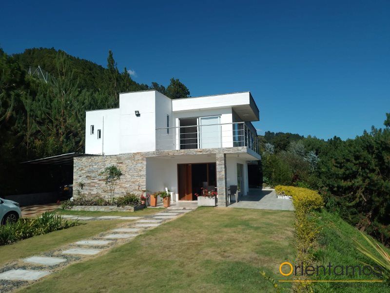 Casa en venta Antioquia Bello Asd 300 m2 Habitaciones 4 Baños 8 Garajes 4 Precio $1600000000