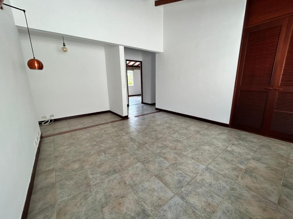 Casa en arriendo Antioquia Envigado La Mesa 185 m2 Habitaciones 3 Baños 4 Garajes 3 Precio $9750000