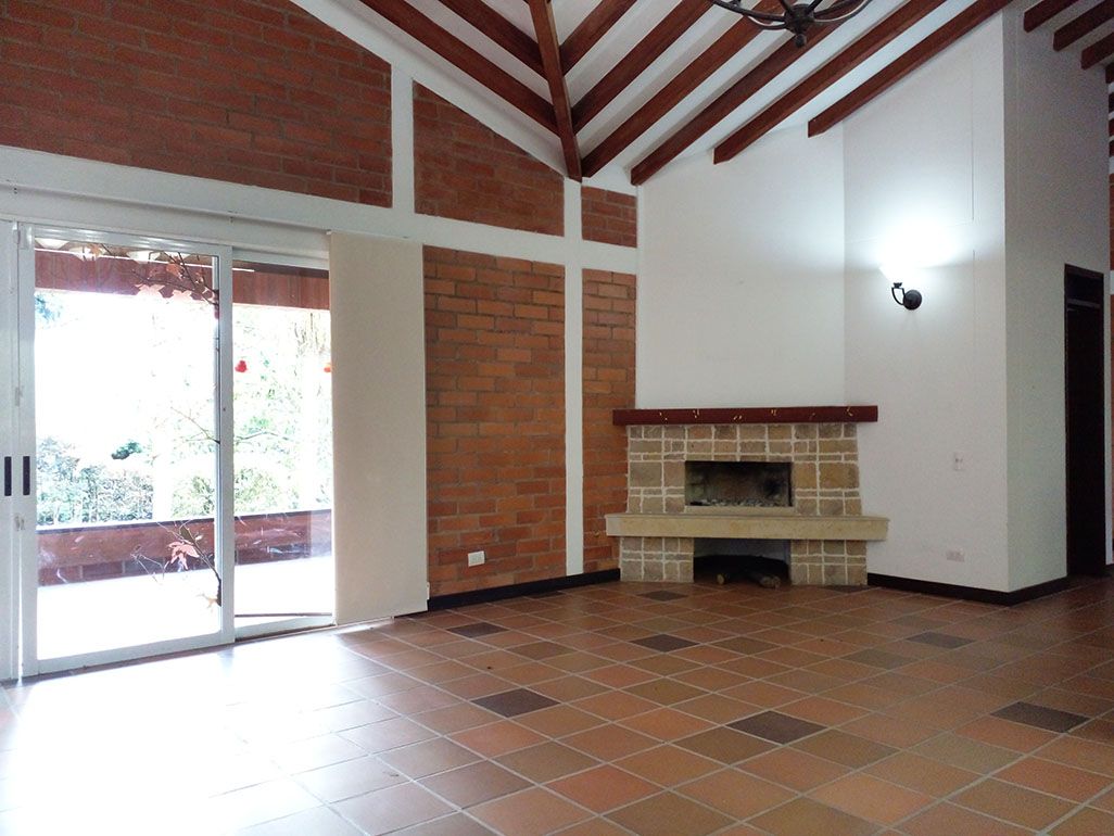 Casa en arriendo o venta Antioquia Envigado Envigado 250 m2 Habitaciones 3 Baños 4 Garajes 8 Precio venta $3020000000 Precio arriendo $12700000