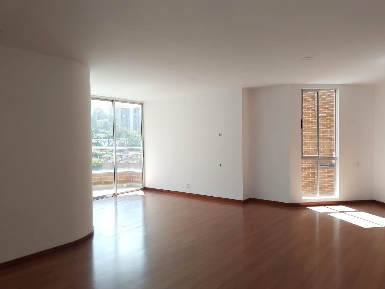 Apartamento en arriendo Antioquia Medellín Los Balsos No1 94 m2 Habitaciones 2 Baños 2 Garajes 3 Precio $4300000