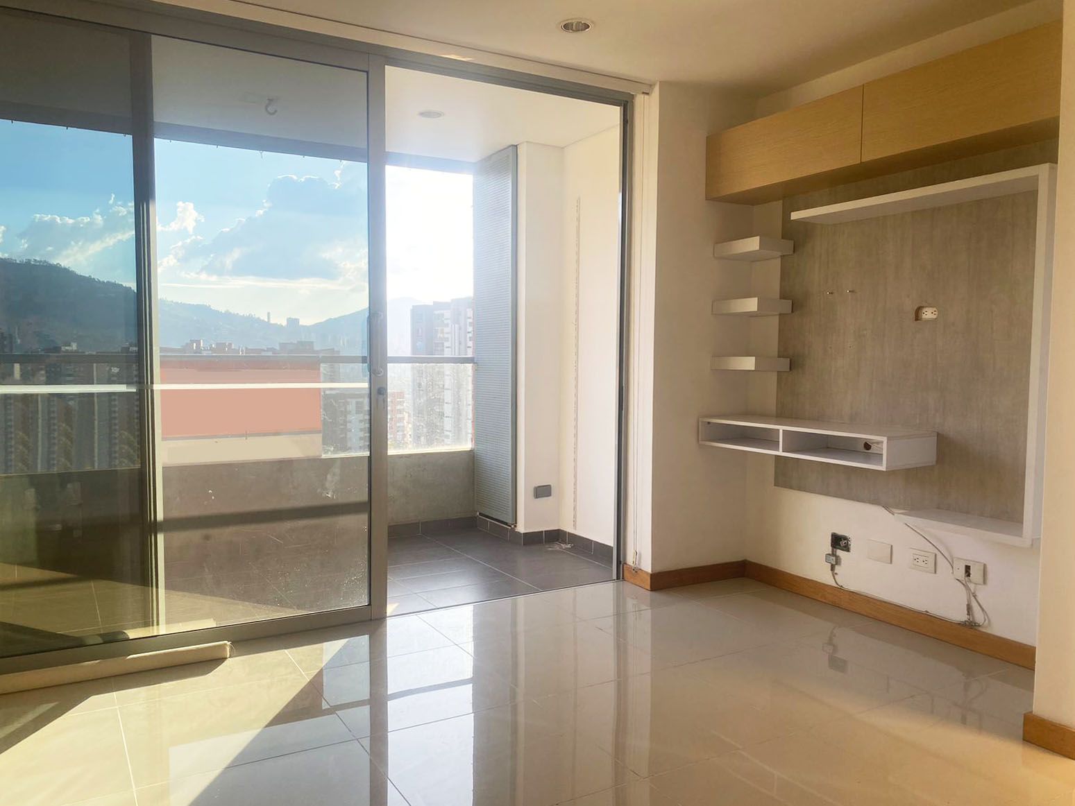 Apartamento en arriendo Antioquia Envigado Zúñiga 118 m2 Habitaciones 3 Baños 4 Garajes 3 Precio $6150000