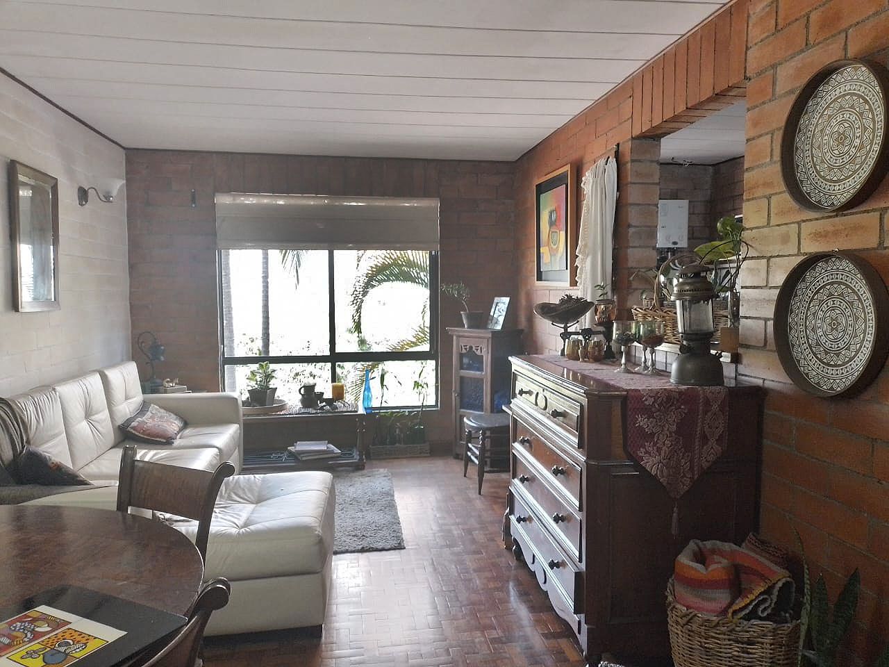Apartamento en arriendo o venta Antioquia Medellín Alejandria 65 m2 Habitaciones 3 Baños 2 Garajes 2 Precio venta $370000000 Precio arriendo $4600000