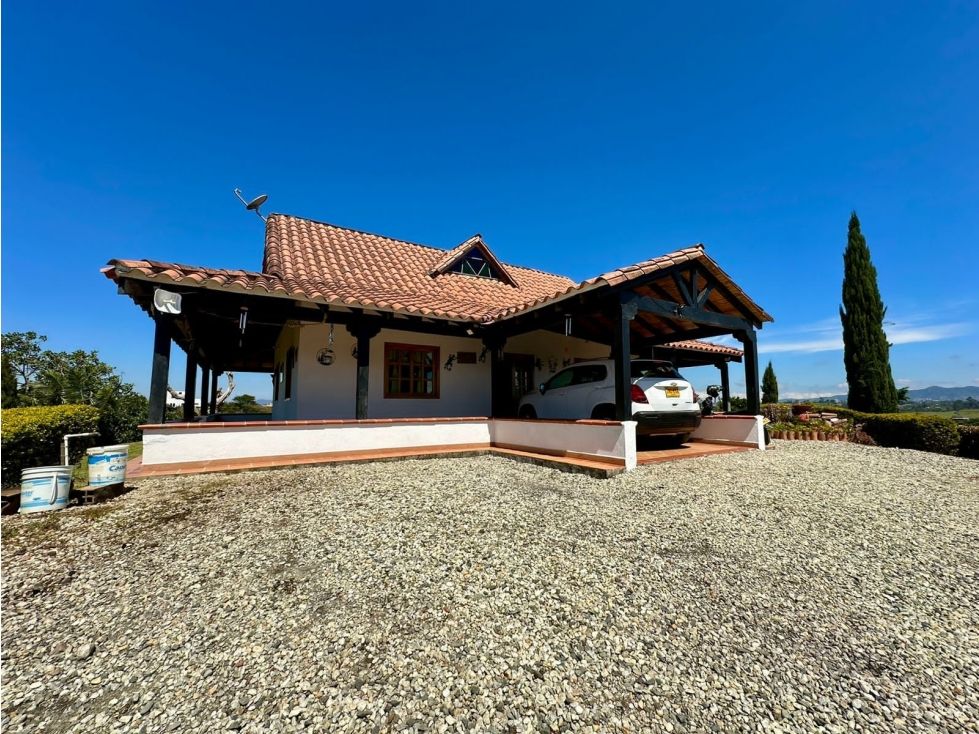 Finca en venta Antioquia El Carmen De Viboral La Alhambra 208 m2 Habitaciones 3 Baños 2 Garajes 3 Precio $800000000