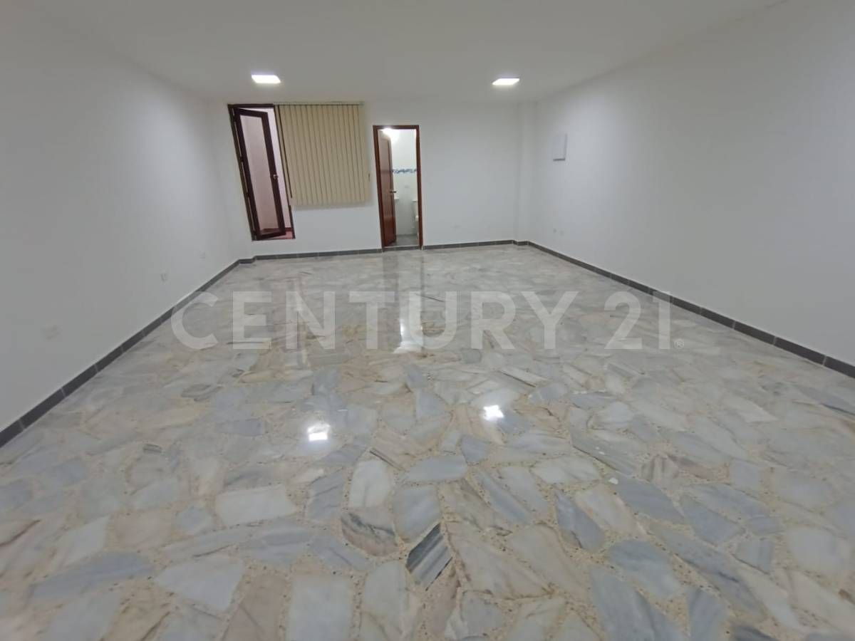 Oficina en arriendo Valle Del Cauca Cali Tejares - Cristales 40 m2 Habitaciones 0 Baños 2 Garajes 0 Precio $1680000