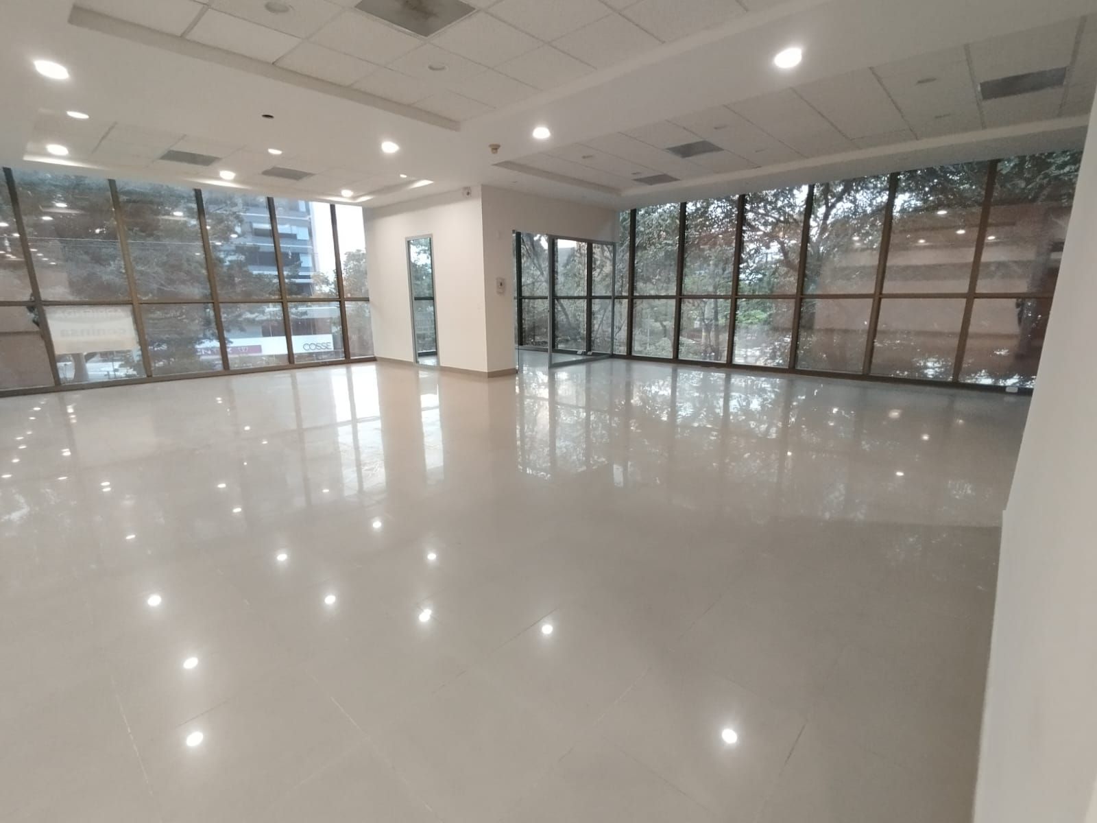 Local en arriendo Antioquia Medellín Alejandria 418 m2 Habitaciones 0 Baños 4 Garajes 11 Precio $40000000