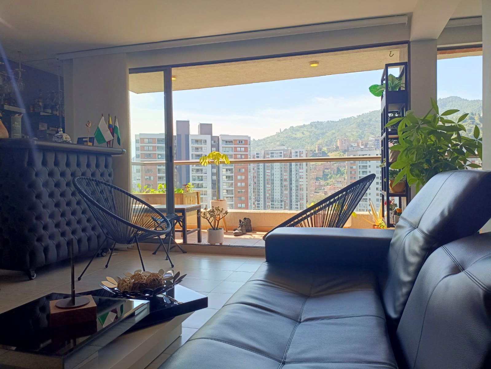 Apartamento en arriendo Antioquia Medellín Loma De Los Bernal 98 m2 Habitaciones 2 Baños 2 Garajes 3 Precio $4500000