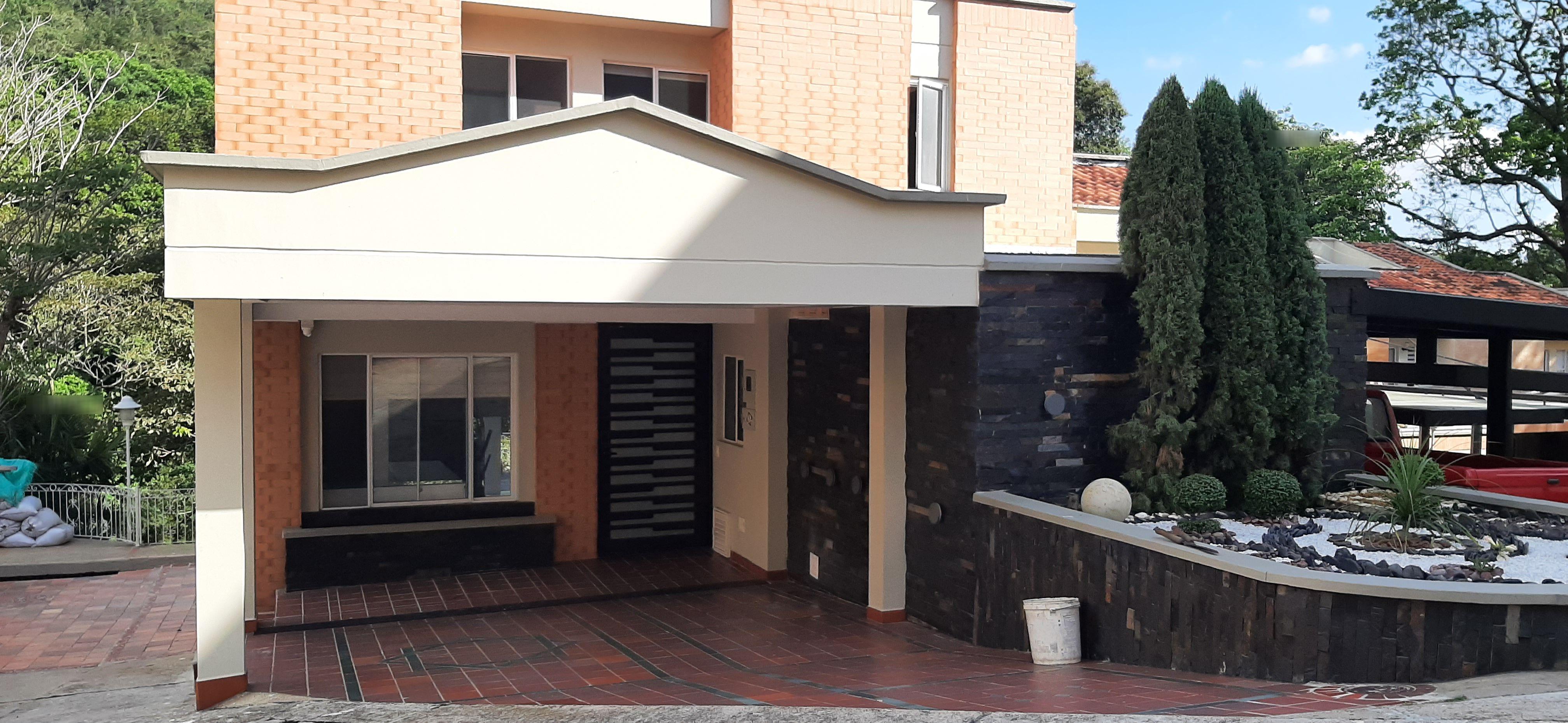 Casa en venta Santander Bucaramanga Ur Cantabria Et Ii 500 m2 Habitaciones 5 Baños 8 Garajes 3 Precio $1900000000