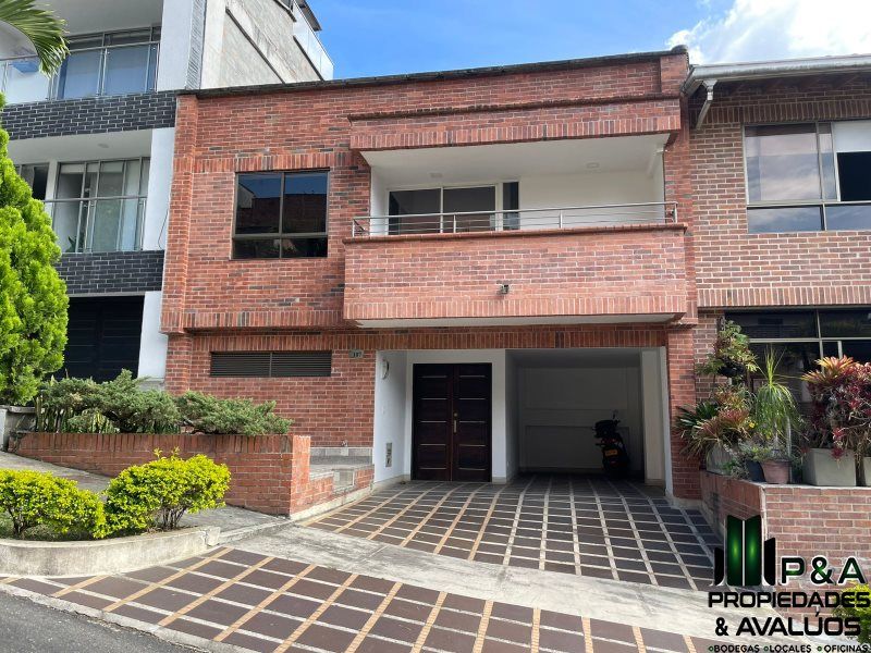 Casa en venta Antioquia Sabaneta Calle Larga 380 m2 Habitaciones 3 Baños 4 Garajes 2 Precio $1290000000
