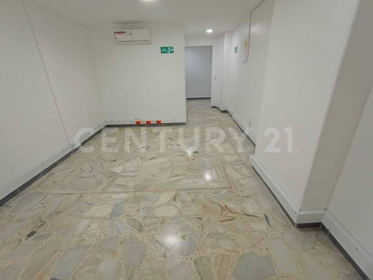 Oficina en arriendo Valle Del Cauca Cali Tejares - Cristales 27 m2 Habitaciones 0 Baños 2 Garajes 0 Precio $1550000