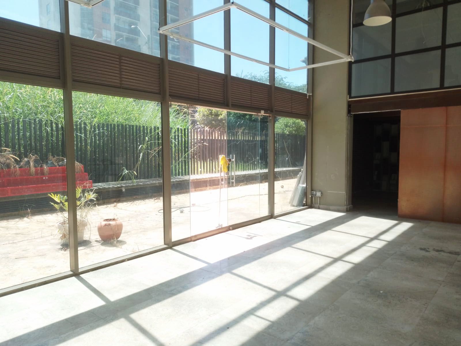 Local en arriendo o venta Antioquia Medellín Castropol 100 m2 Habitaciones 0 Baños 2 Garajes 1 Precio venta $1380000000 Precio arriendo $10500000