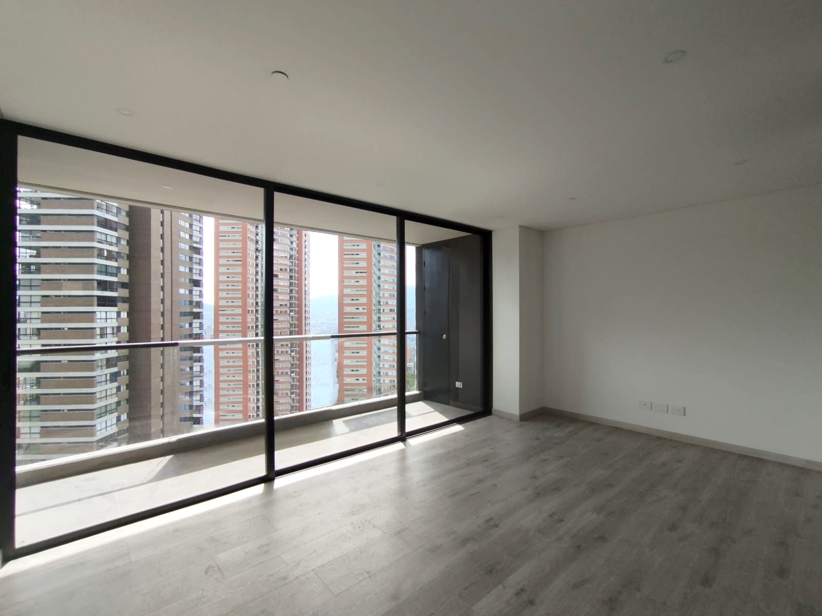Apartamento en arriendo Antioquia Medellín Altos Del Poblado 91 m2 Habitaciones 3 Baños 2 Garajes 2 Precio $5900000