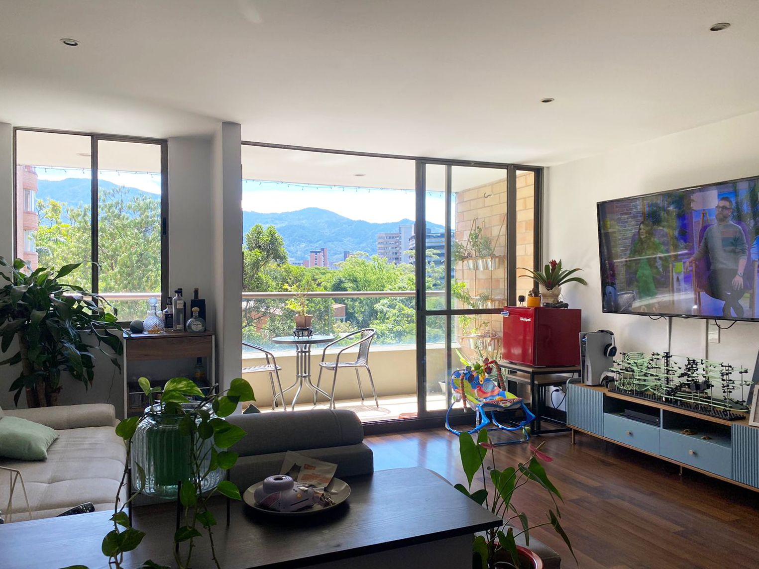 Apartamento en arriendo Antioquia Medellín San Lucas 104 m2 Habitaciones 3 Baños 4 Garajes 3 Precio $5450000