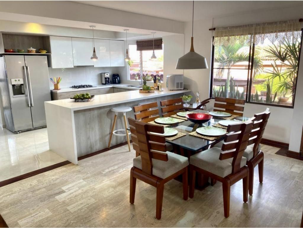 Casa en venta Valle Del Cauca Cali Urbanización Ciudad Jardín 296 m2 Habitaciones 4 Baños 13 Garajes 3 Precio $1100000000