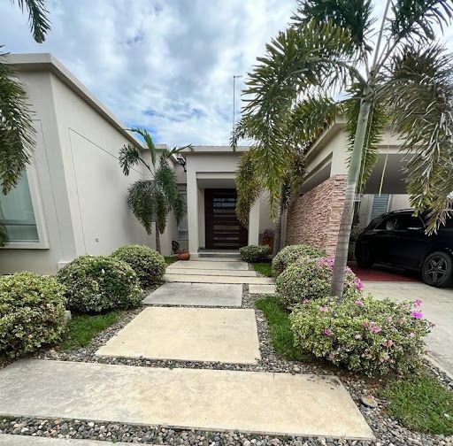 Casa en venta Huila Neiva Ub Altos De La Pradera 236 m2 Habitaciones 4 Baños 15 Garajes 5 Precio $1600000000