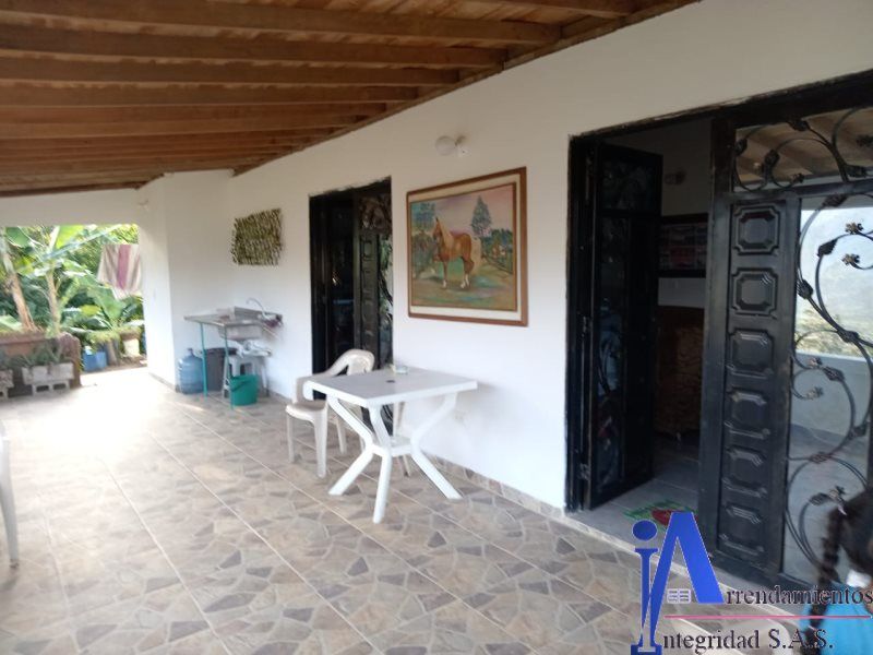 Finca en venta Antioquia Barbosa Centro 8574 m2 Habitaciones 3 Baños 2 Garajes 6 Precio $690000000