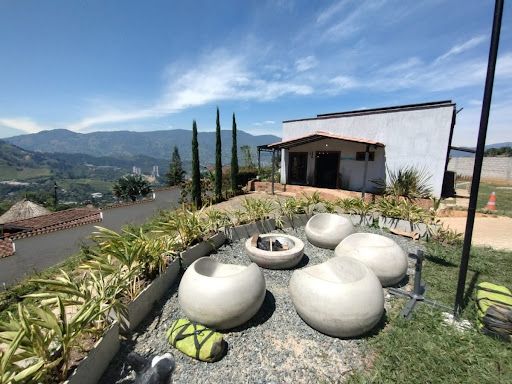 Finca en venta Antioquia Sabaneta Sabaneta 287 m2 Habitaciones 3 Baños 13 Garajes 10 Precio $2600000000
