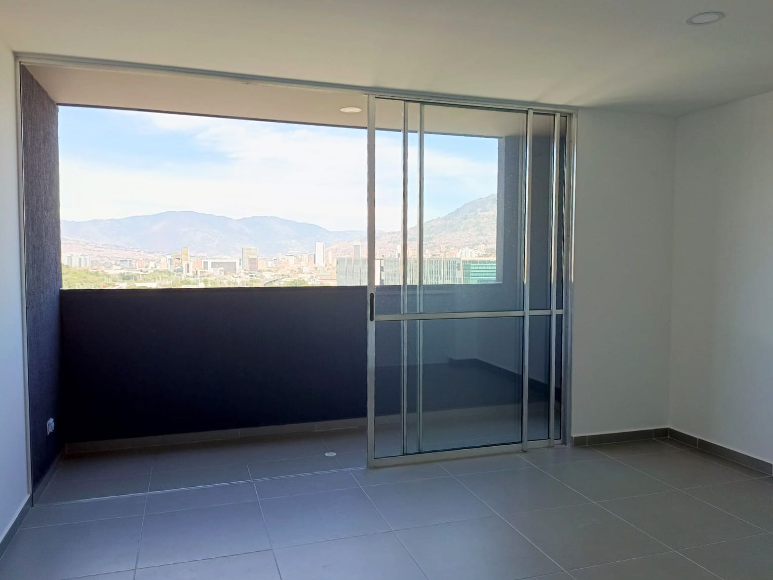 Apartamento en arriendo Antioquia Medellín Santa Fe 77 m2 Habitaciones 3 Baños 2 Garajes 2 Precio $3800000