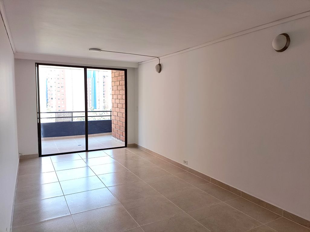 Apartamento en arriendo Antioquia Medellín Loma De Los Bernal 87 m2 Habitaciones 3 Baños 2 Garajes 2 Precio $2900000