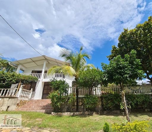 Finca en venta Cundinamarca Apulo Apulo 216 m2 Habitaciones 5 Baños 4 Garajes 3 Precio $500000000