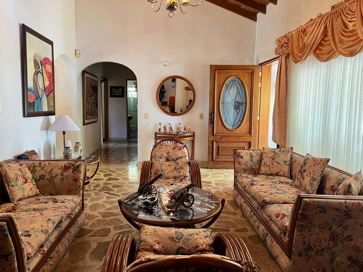 Casa en arriendo Antioquia Rionegro El Porvenir 300 m2 Habitaciones 3 Baños 6 Garajes 2 Precio $15300000