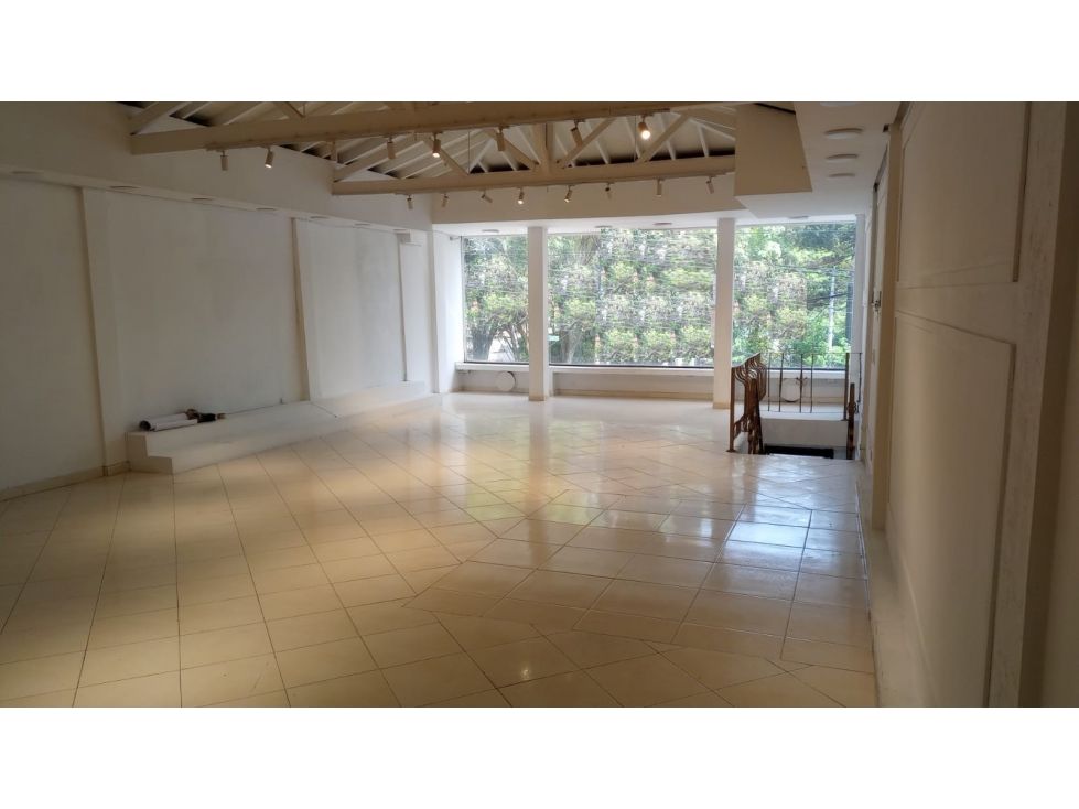 Local en arriendo Antioquia Medellín La Gloria 120 m2 Habitaciones 0 Baños 2 Garajes 1 Precio $6500000