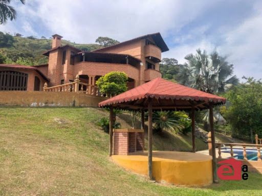 Casa en arriendo Antioquia Girardota Girardota 250 m2 Habitaciones 6 Baños 5 Garajes 1 Precio $8500000