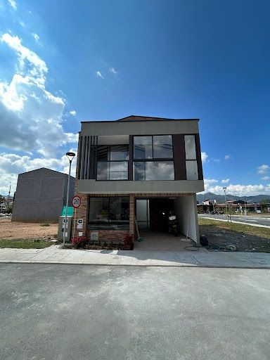 Casa en venta Antioquia La Ceja La Ceja 149 m2 Habitaciones 3 Baños 4 Garajes 2 Precio $655000000