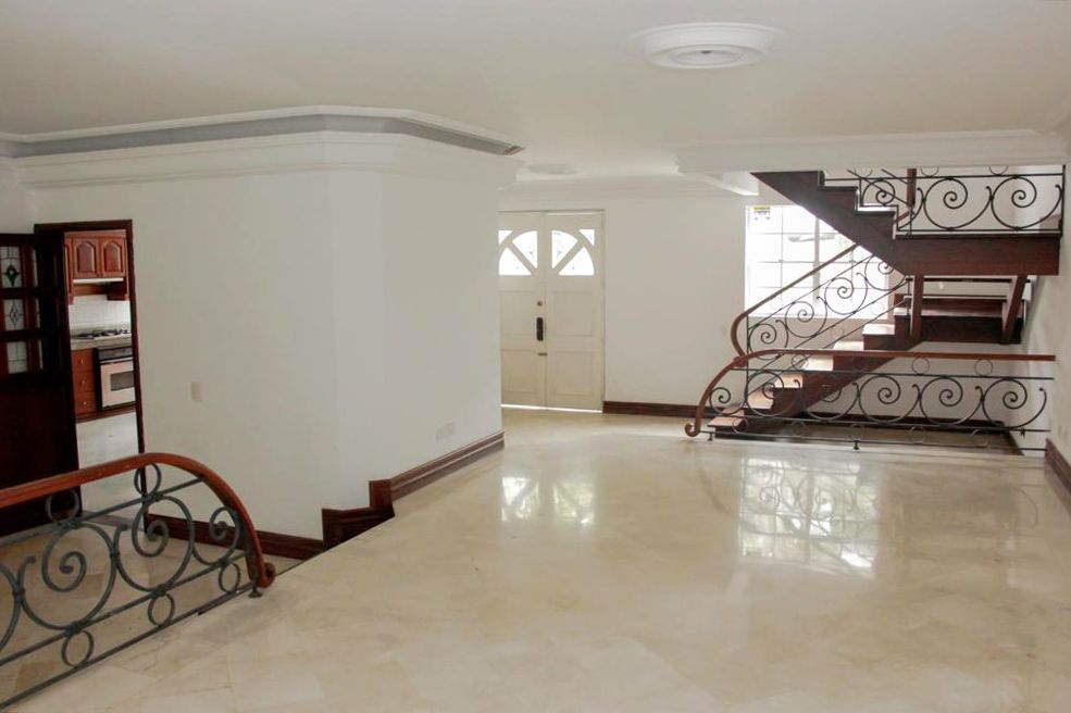 Casa en venta Antioquia Medellín El Tesoro 326 m2 Habitaciones 3 Baños 8 Garajes 4 Precio $1600000000