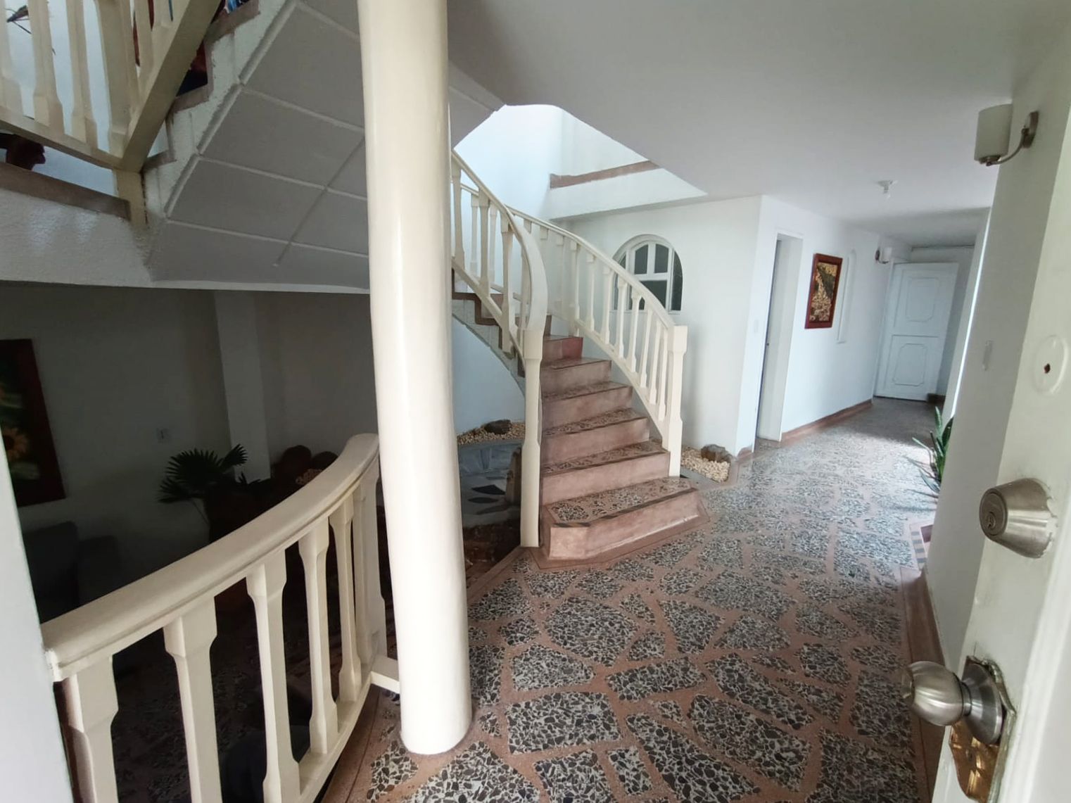 Casa en arriendo Antioquia Medellín Laureles 260 m2 Habitaciones 3 Baños 4 Garajes 2 Precio $8200000