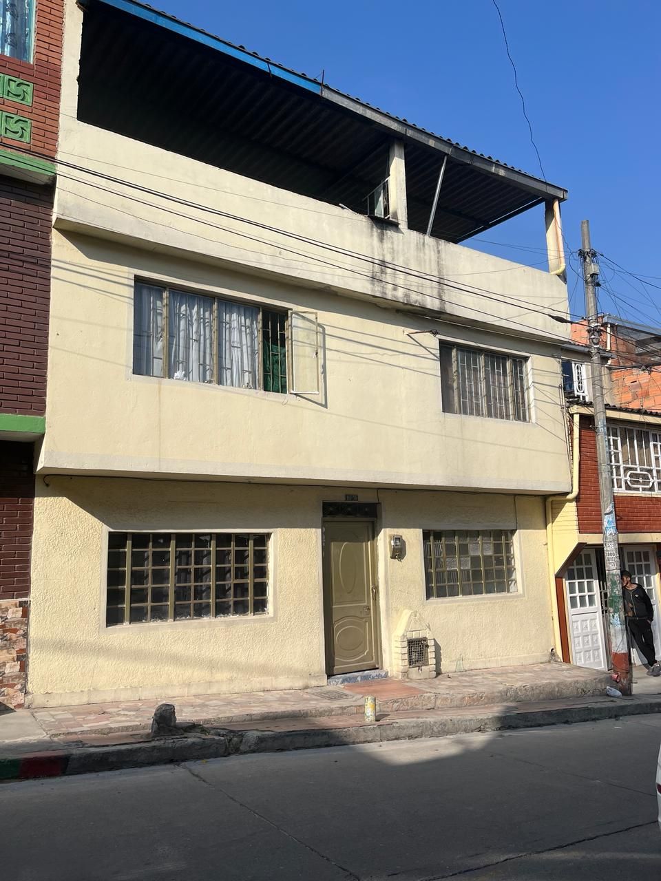 Casa en venta Cundinamarca Bogotá Pastranita I Sector 130 m2 Habitaciones 6 Baños 6 Garajes 1 Precio $350000000