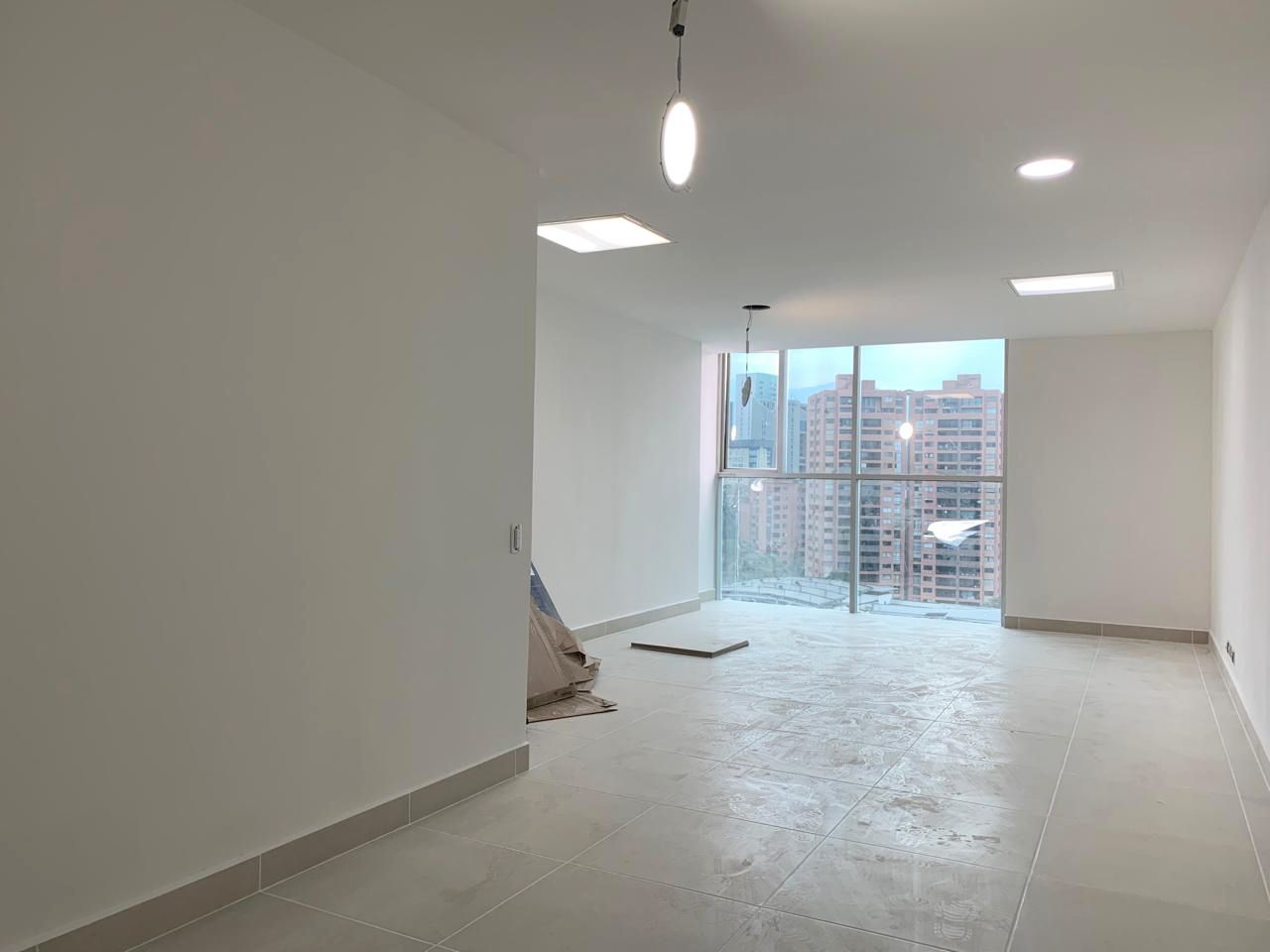 Oficina en arriendo o venta Antioquia Medellín La Aguacatala 40 m2 Habitaciones 0 Baños 0 Garajes 2 Precio venta $375000000 Precio arriendo $3800000