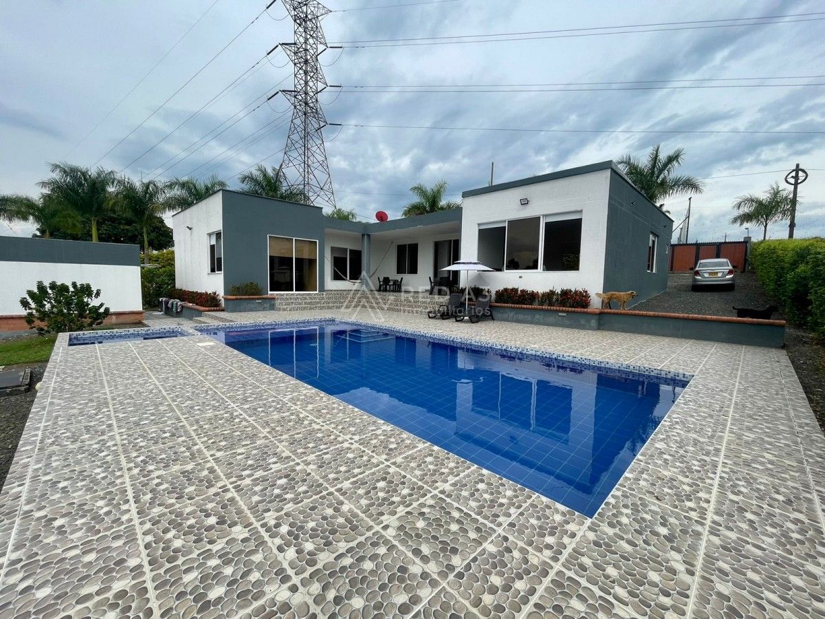 Casa en venta Risaralda Pereira Pereira 485 m2 Habitaciones 4 Baños 8 Garajes 8 Precio $1800000000