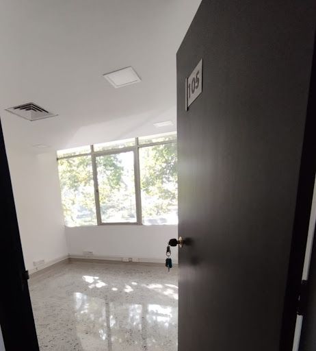 Oficina en arriendo Antioquia Medellín La Aguacatala 14 m2 Habitaciones 0 Baños 1 Garajes 0 Precio $2200000