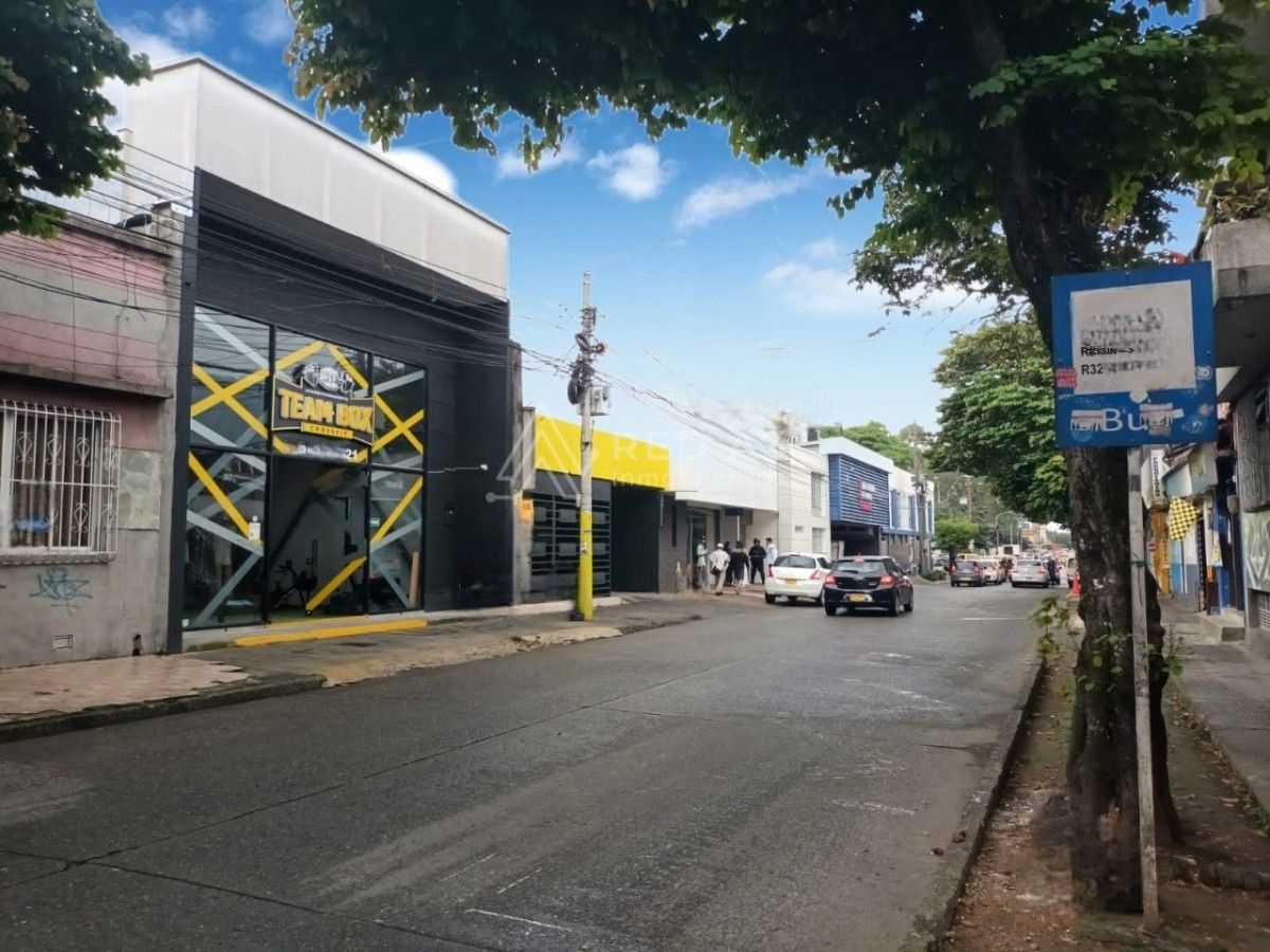 Local en venta Risaralda Pereira Sector Lago Uribe 180 m2 Habitaciones 0 Baños 10 Garajes 1 Precio $825000000