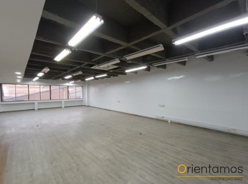 Local en arriendo Antioquia Itagüí La Esmeralda 659 m2 Habitaciones 0 Baños 3 Garajes 0 Precio $32950000