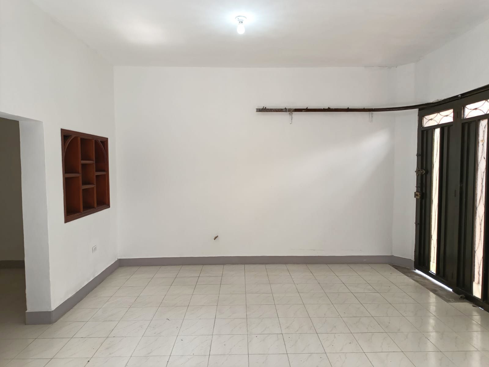 Casa en arriendo Antioquia Medellín La Floresta 100 m2 Habitaciones 3 Baños 4 Garajes 2 Precio $2500000
