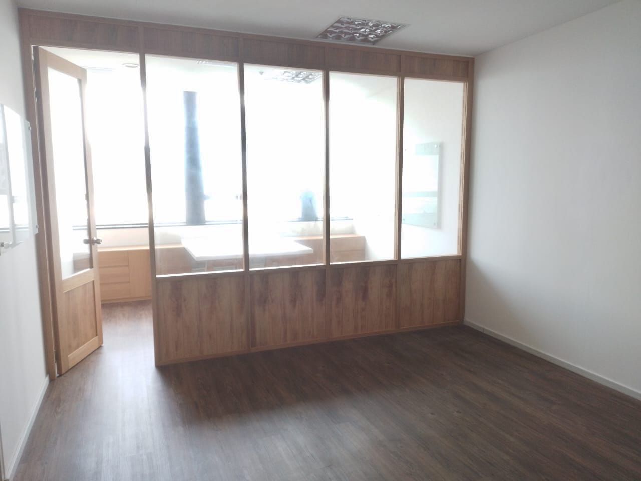 Oficina en arriendo o venta Antioquia Medellín La Aguacatala 40 m2 Habitaciones 0 Baños 0 Garajes 2 Precio venta $550000000 Precio arriendo $5100000