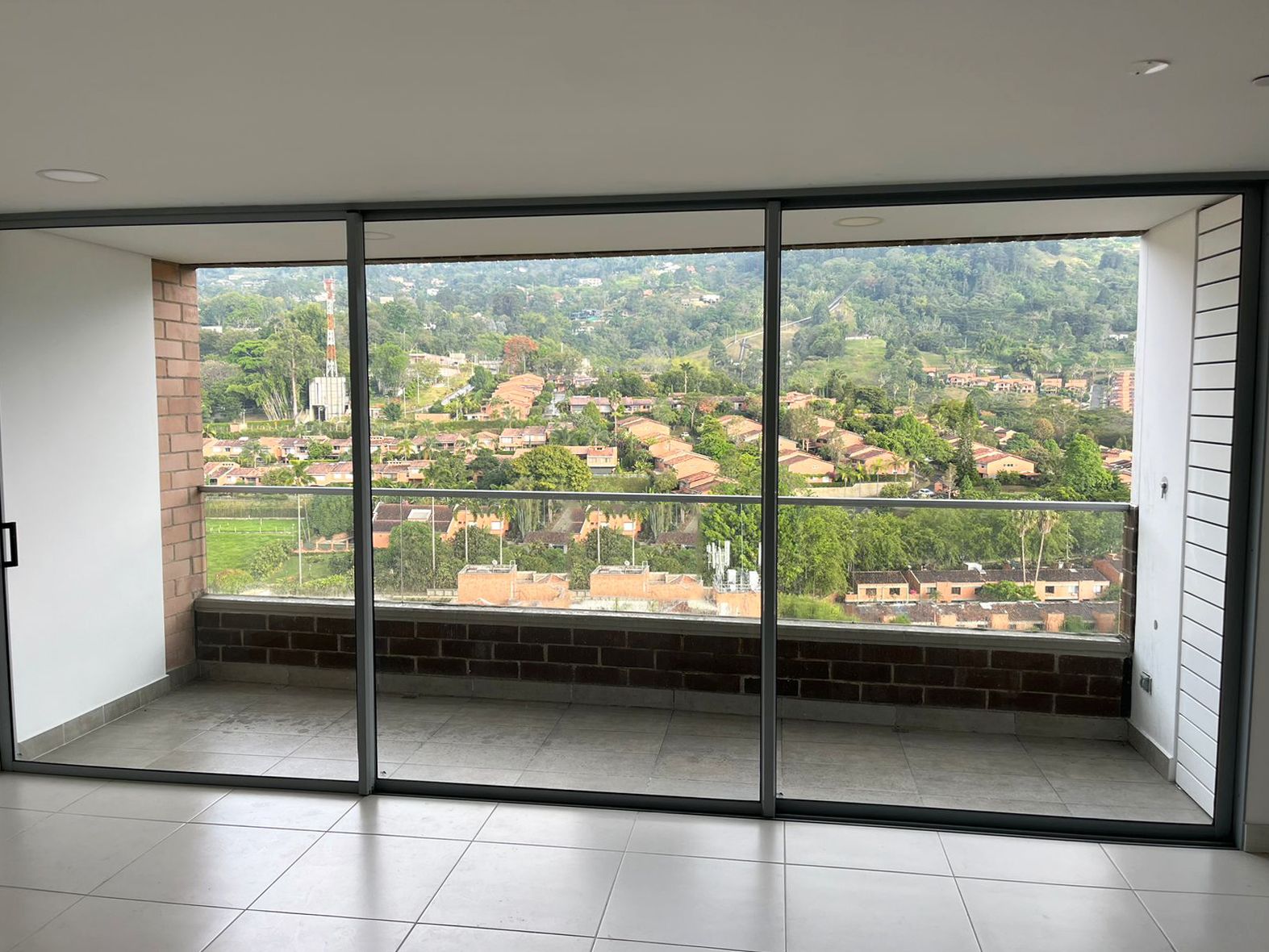 Apartamento en arriendo Antioquia Envigado La Inmaculada 110 m2 Habitaciones 3 Baños 4 Garajes 3 Precio $4650000