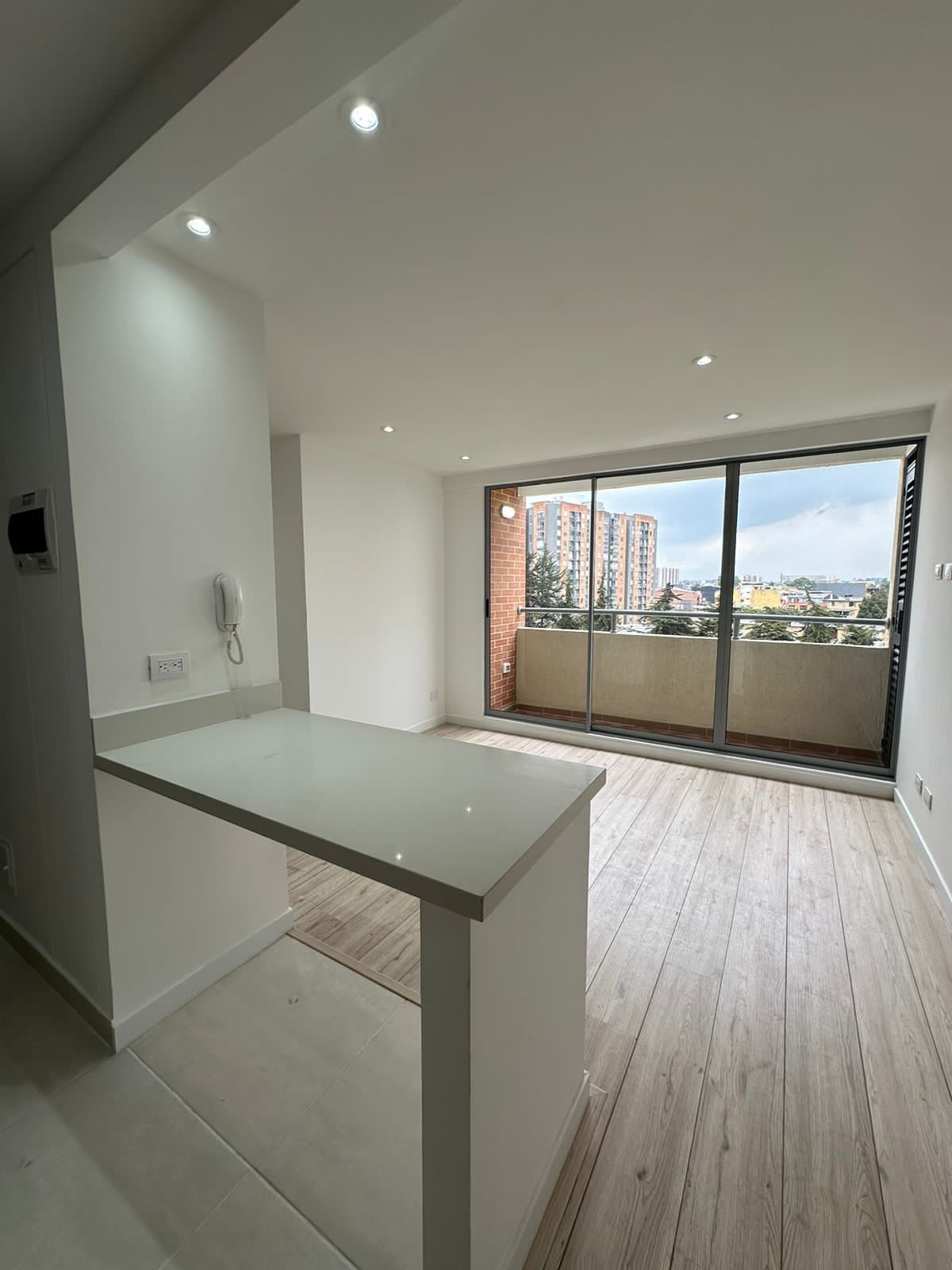 Apartamento en arriendo Cundinamarca Bogotá Cjr Toscana Torres De Hayuelos 60 m2 Habitaciones 2 Baños 2 Garajes 2 Precio $2200000