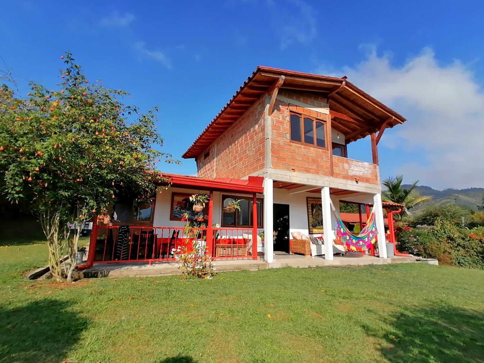 Finca en arriendo o venta Antioquia El Carmen De Viboral El Carmen De Viboral 220 m2 Habitaciones 3 Baños 2 Garajes 2 Precio venta $695000000 Precio arriendo $4000000