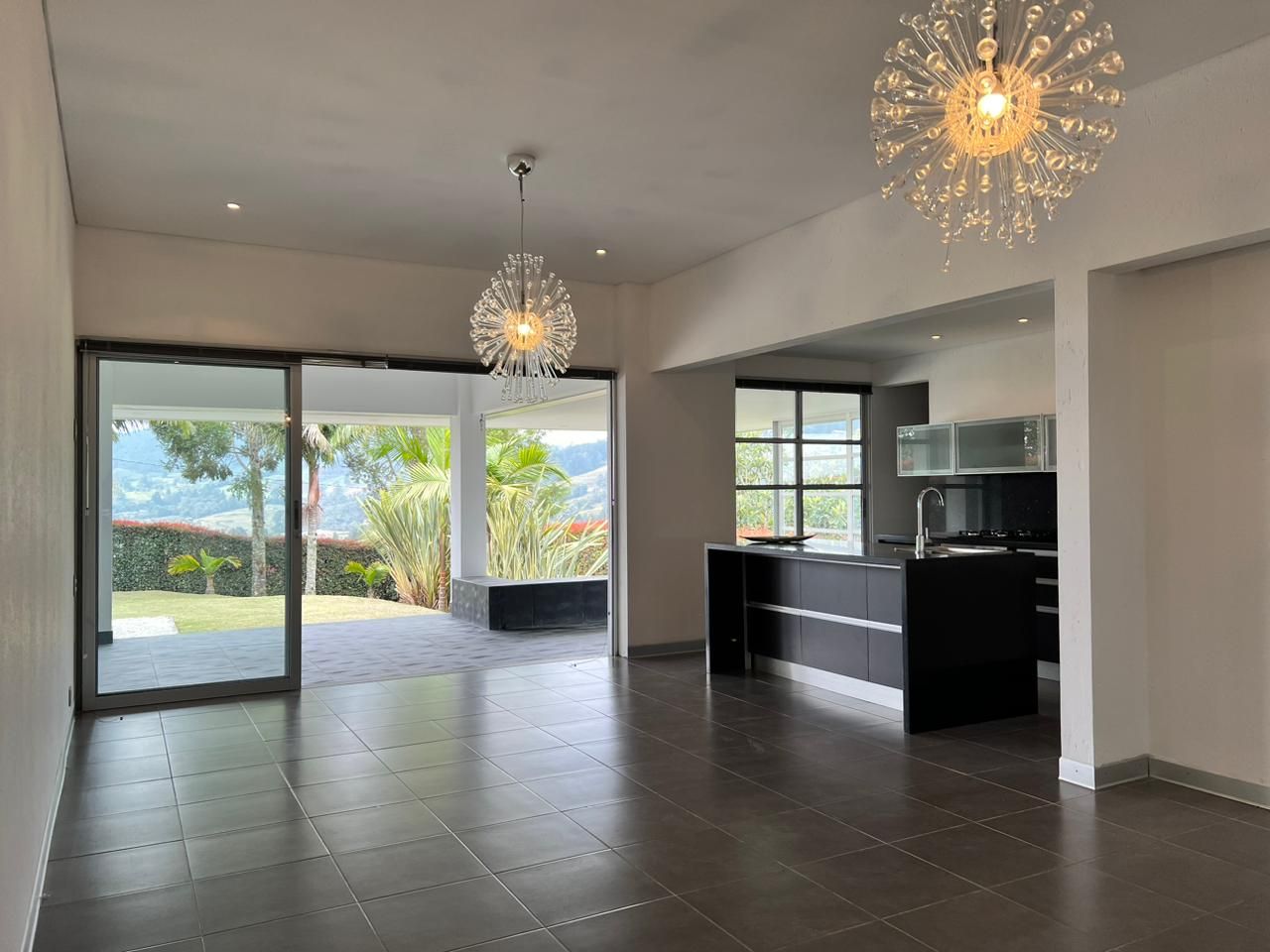 Casa en arriendo o venta Antioquia Envigado Envigado 273 m2 Habitaciones 3 Baños 6 Garajes 3 Precio venta $1700000000 Precio arriendo $13500000