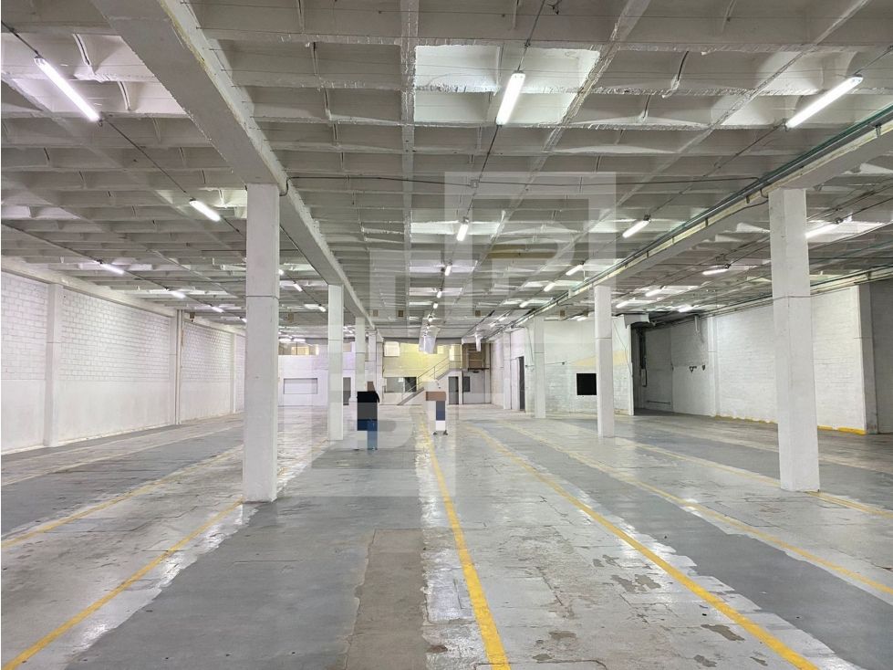 Bodega en arriendo Antioquia Itagüí La Esmeralda 2175 m2 Habitaciones 0 Baños 15 Garajes 7 Precio $60900000