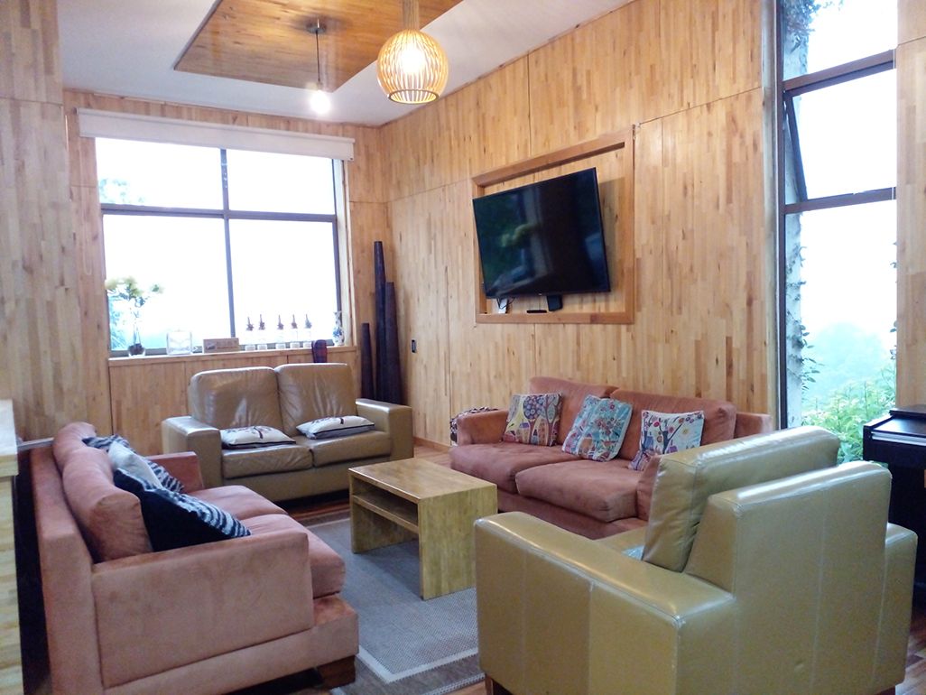 Casa en arriendo o venta Antioquia Envigado Envigado 385 m2 Habitaciones 5 Baños 17 Garajes 5 Precio venta $2620000000 Precio arriendo $18000000