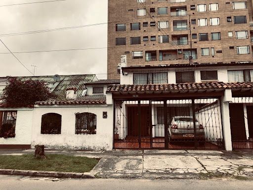 Casa en venta Cundinamarca Bogotá Estoril 269 m2 Habitaciones 4 Baños 5 Garajes 1 Precio $1280000000