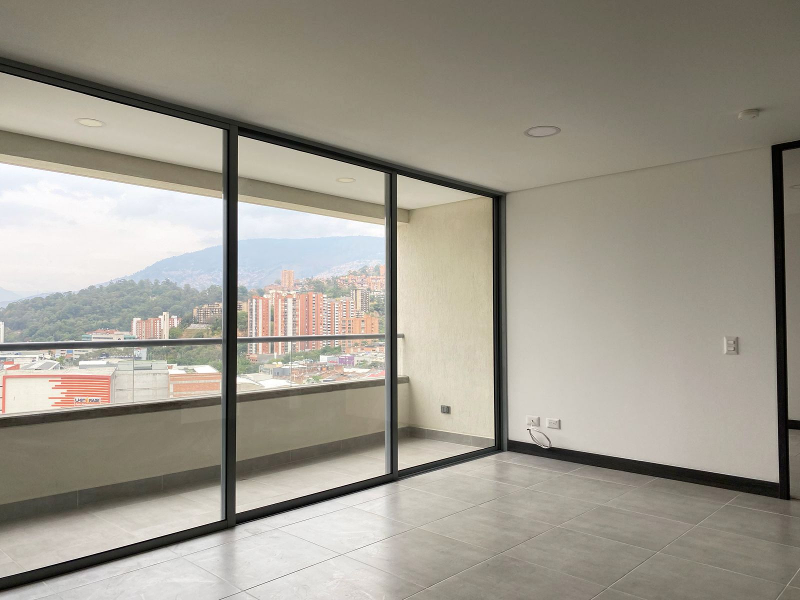 Apartamento en arriendo Antioquia Medellín Simesa 80 m2 Habitaciones 2 Baños 4 Garajes 2 Precio $4150000