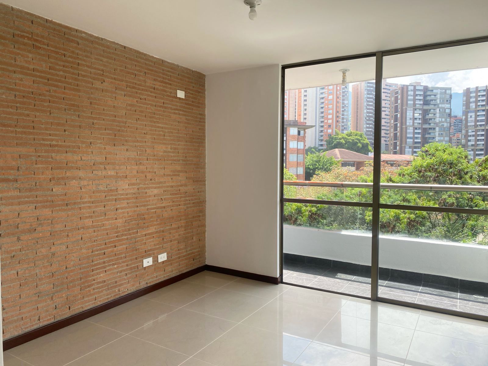Apartamento en arriendo Antioquia Envigado La Inmaculada 85 m2 Habitaciones 2 Baños 2 Garajes 2 Precio $3150000
