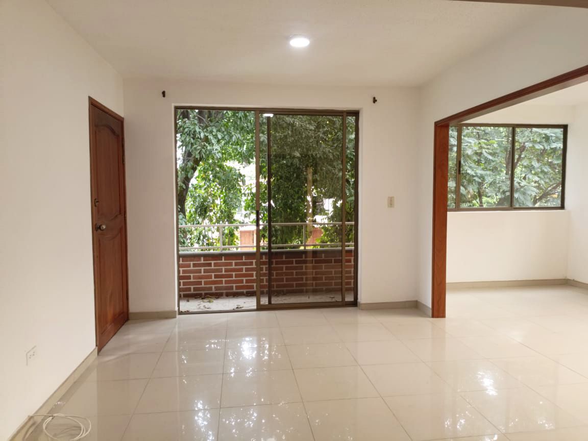 Apartamento en arriendo Antioquia Medellín Cristobal 90 m2 Habitaciones 3 Baños 2 Garajes 2 Precio $3000000