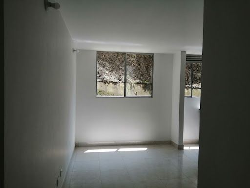 Apartamento en arriendo Antioquia Medellín Aures No1 40 m2 Habitaciones 3 Baños 0 Garajes 1 Precio $1000000