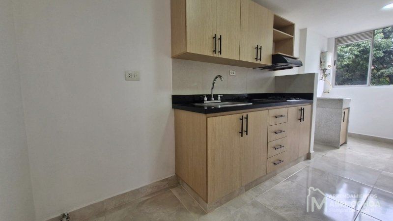 Apartamento en arriendo Antioquia Envigado Zona Centro 90 m2 Habitaciones 3 Baños 2 Garajes 1 Precio $3800000